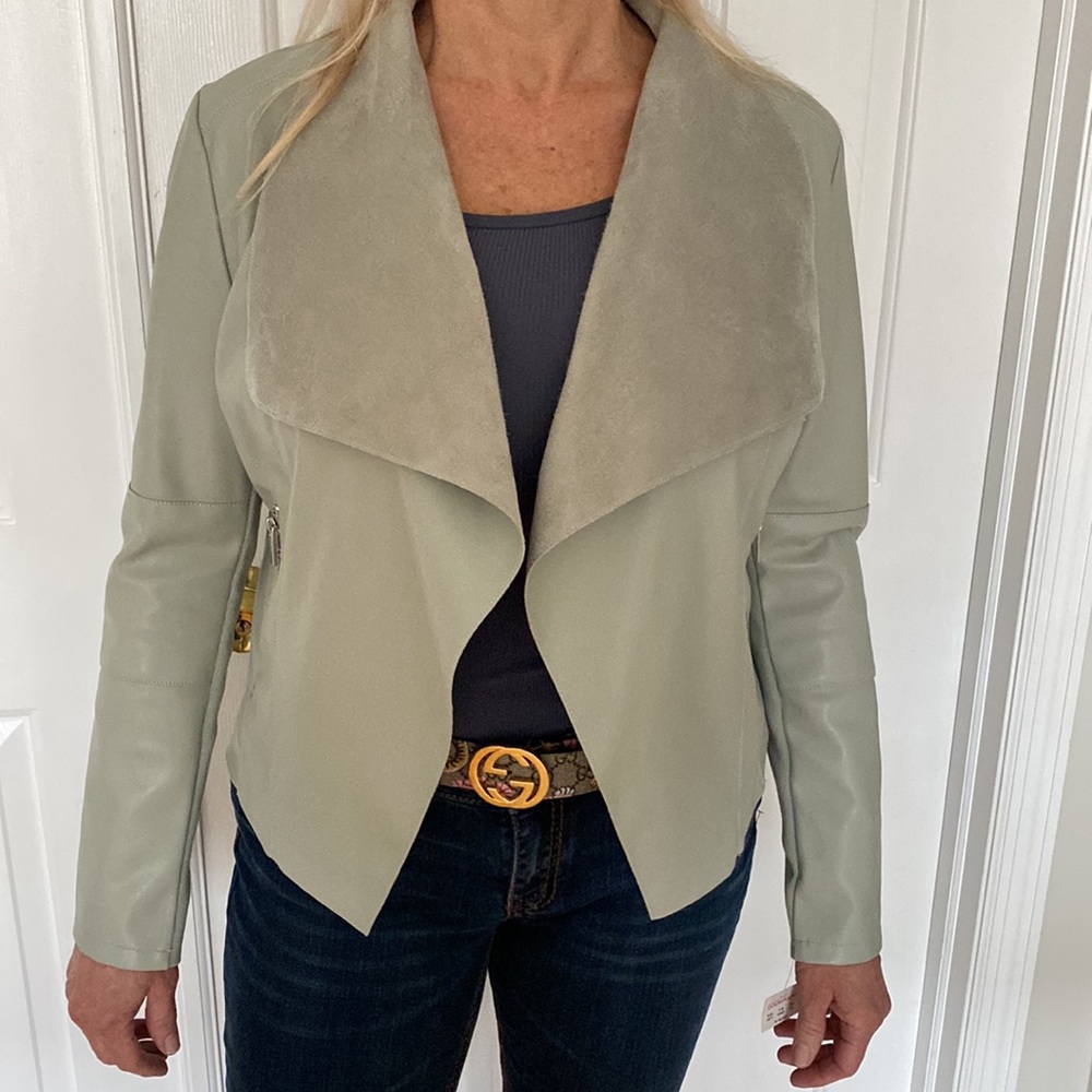 Beautiful easy wearing Bagatelle grey taupe leather like jacket. Size medium.